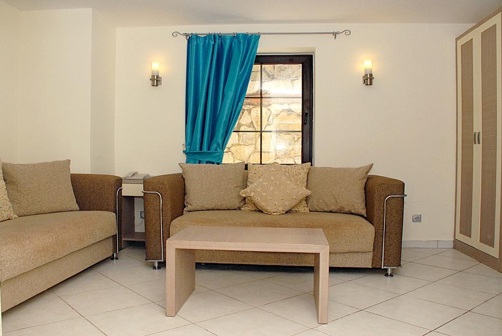 Costa Queen Suites Gümbet Esterno foto