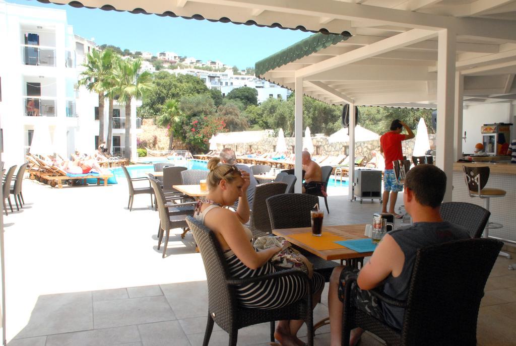 Costa Queen Suites Gümbet Esterno foto