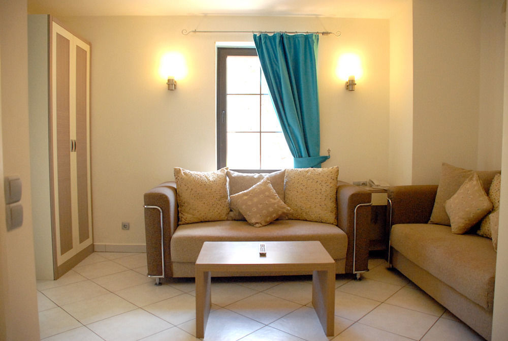 Costa Queen Suites Gümbet Esterno foto