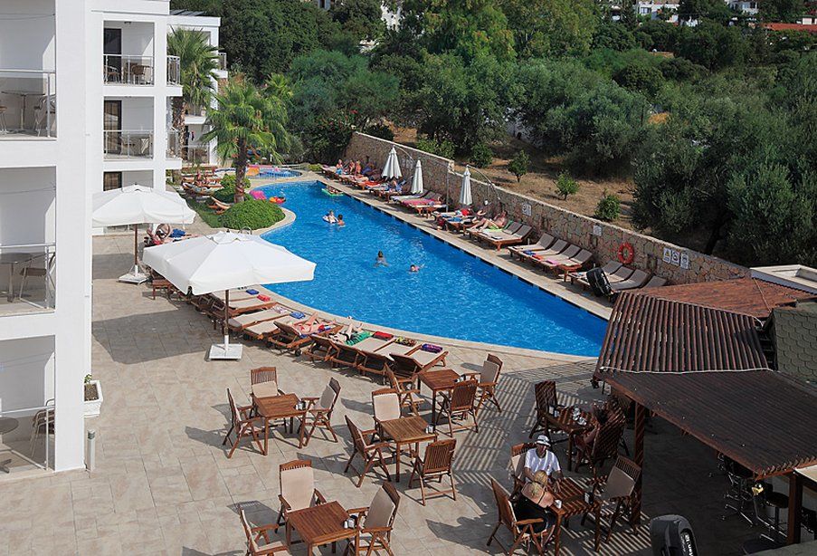 Costa Queen Suites Gümbet Esterno foto