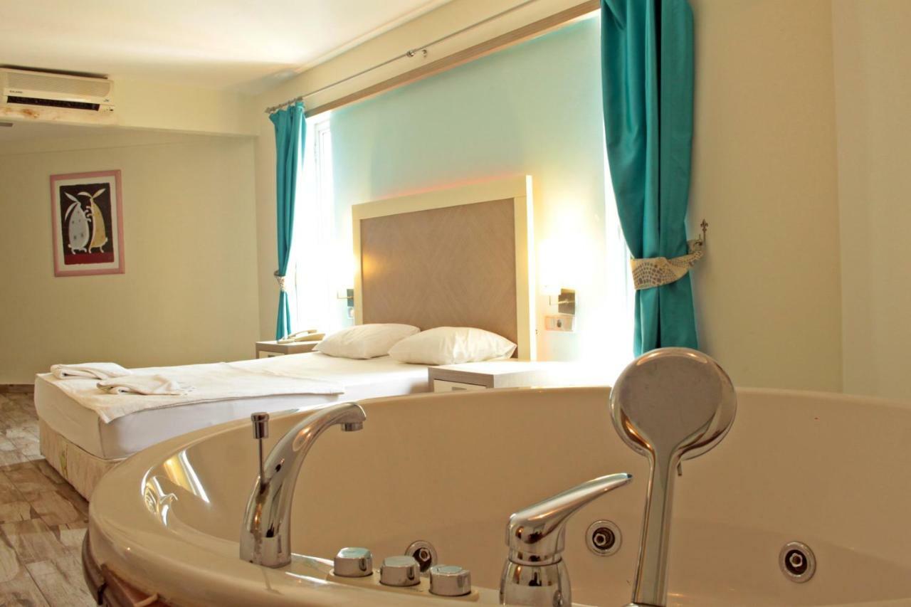 Costa Queen Suites Gümbet Esterno foto