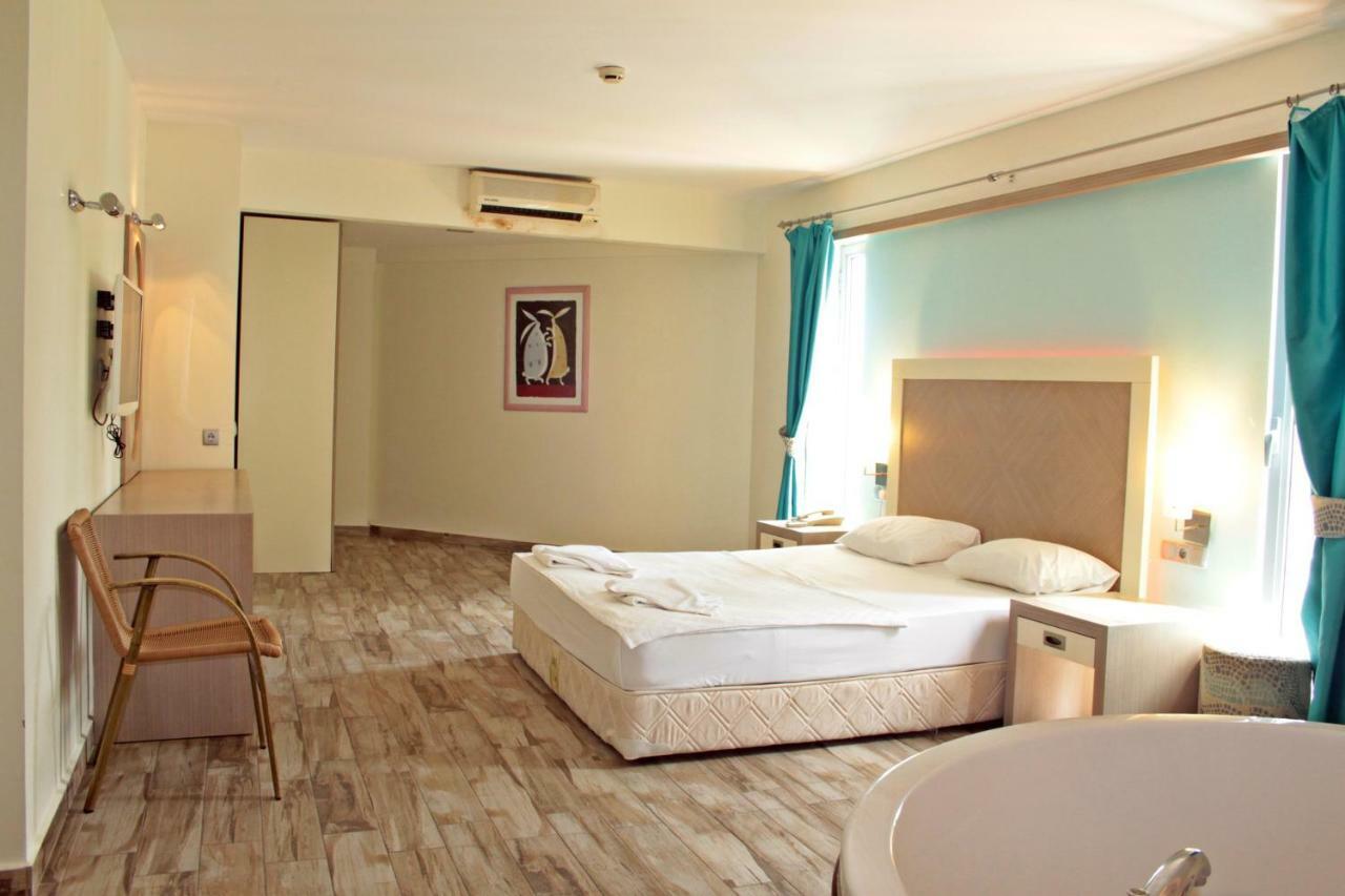 Costa Queen Suites Gümbet Esterno foto